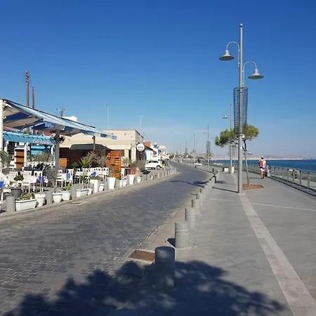 άνετο παραλιακό μακενζι 아파트 라르나카