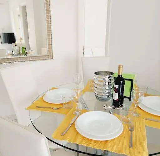 άνετο παραλιακό μακενζι Апартаменты Ларнака