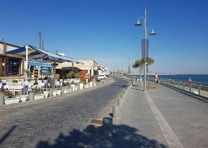 άνετο παραλιακό μακενζι Appartamento Larnaca